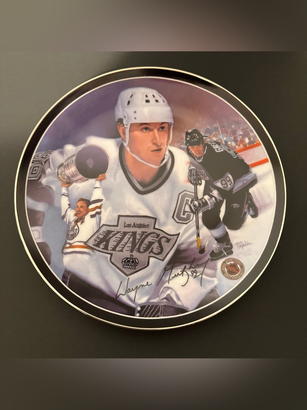 1995 Wayne Gretzky limited-edition collector plate titled "The Great Gretzky"